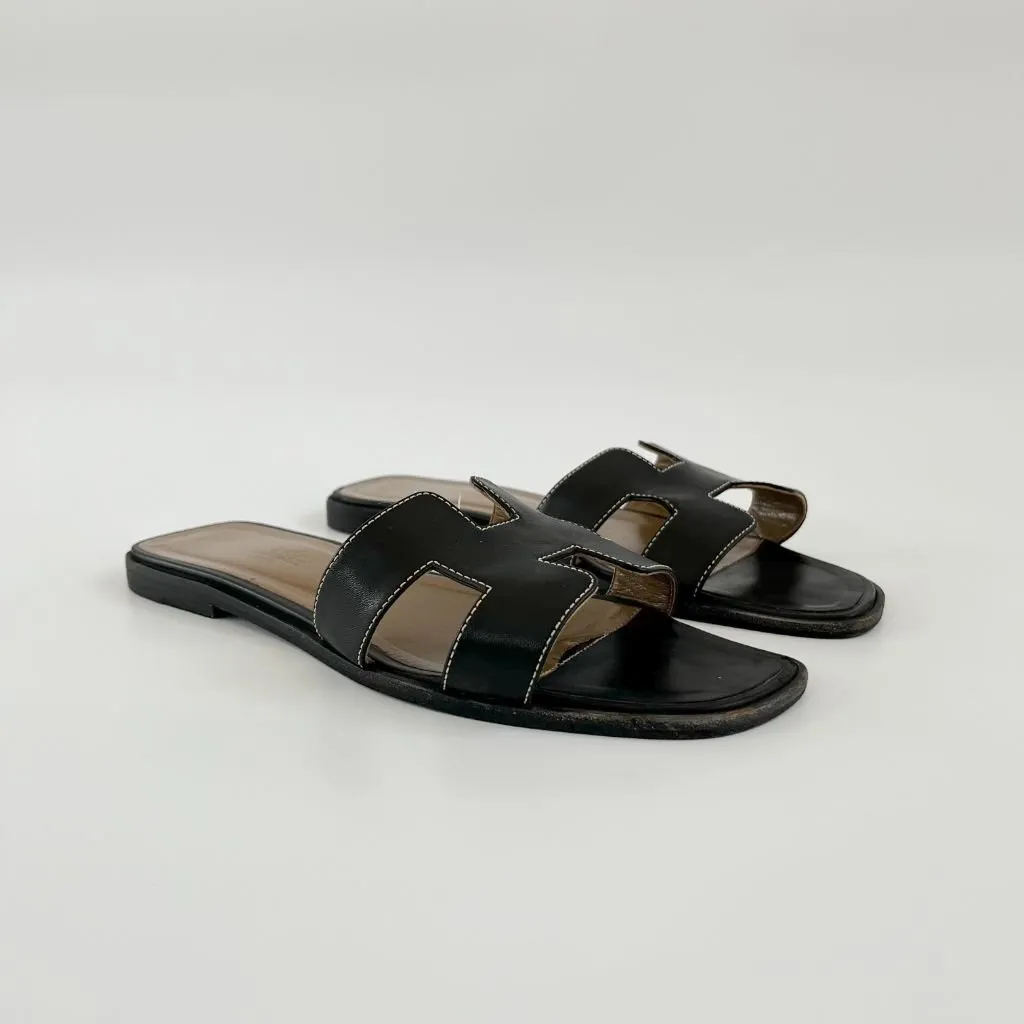 Hermes Black Leather Oran Flat Sandals, 39.5