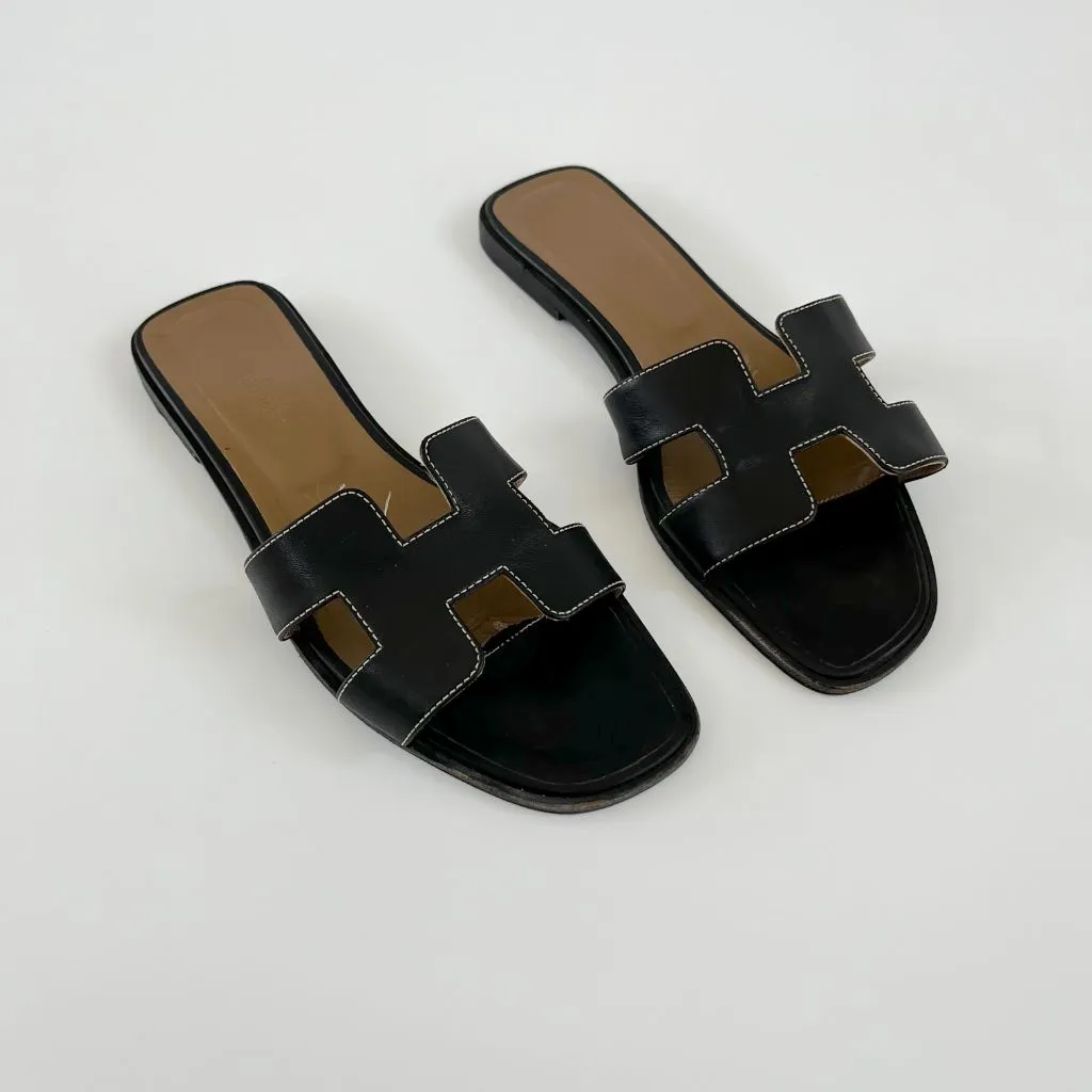Hermes Black Leather Oran Flat Sandals, 39.5