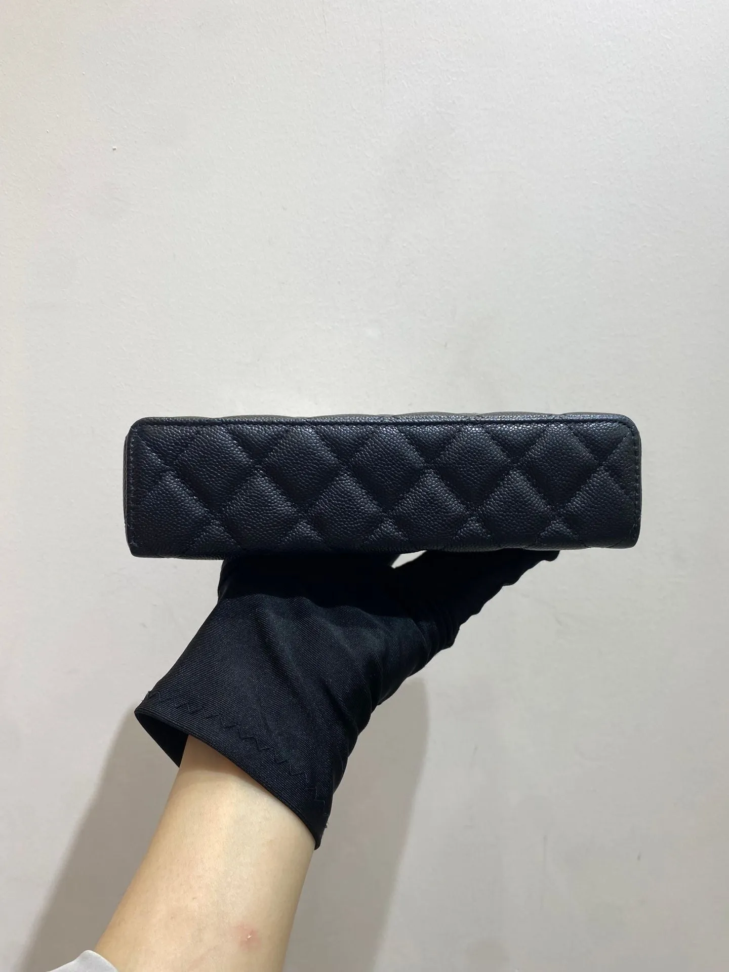 Preloved Chanel 25P 19.5*5*17cm Black Bag 110284