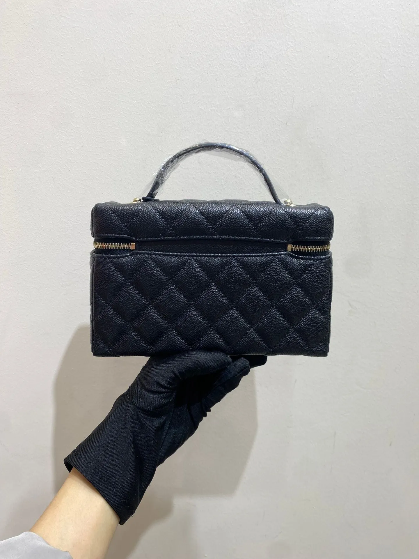 Preloved Chanel 25P 19.5*5*17cm Black Bag 110284