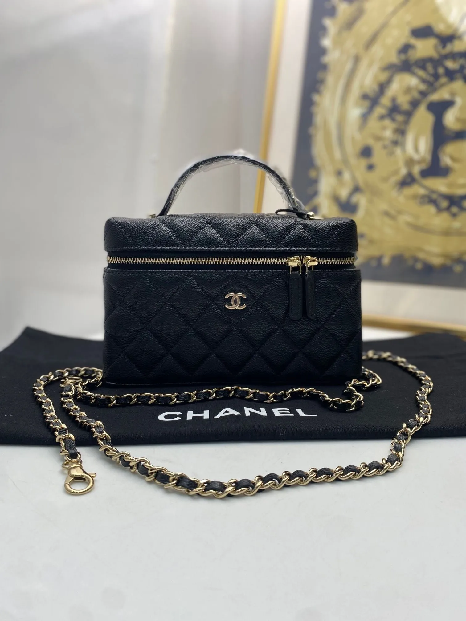 Preloved Chanel 25P 19.5*5*17cm Black Bag 110284