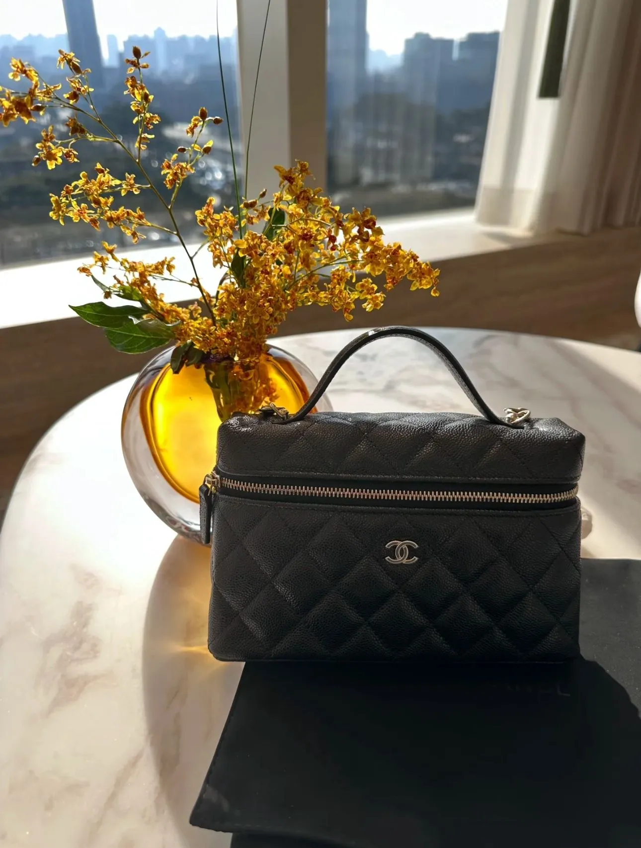 Preloved Chanel 25P 19.5*5*17cm Black Bag 110284