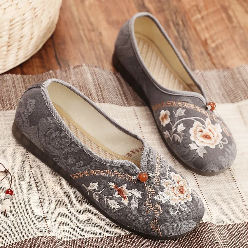 Women's Cloth For The Elderly And Canvas Shoes